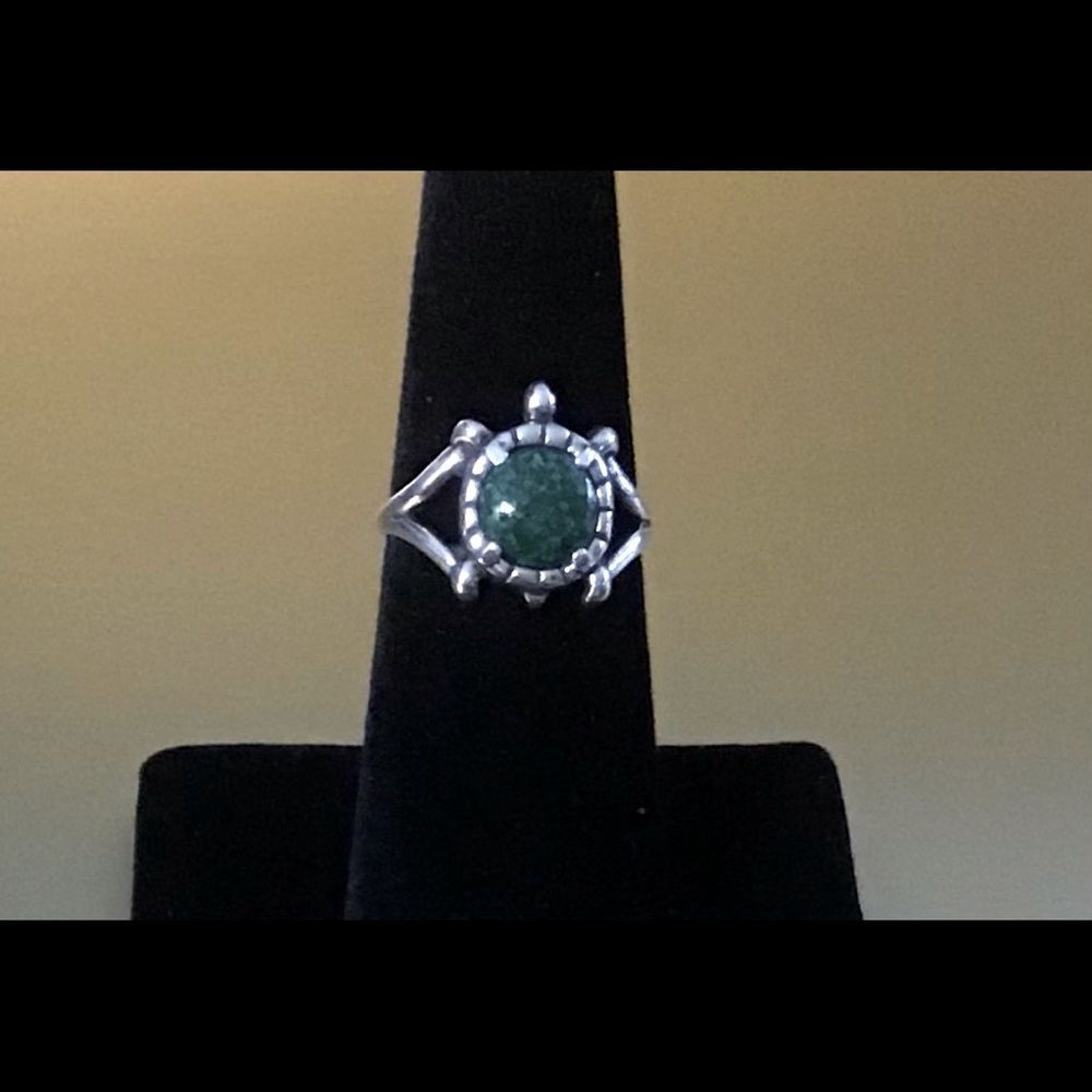 Sterling‎ silver Turtle Ring with green gemstone